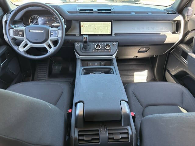 2023 Land Rover Defender 9