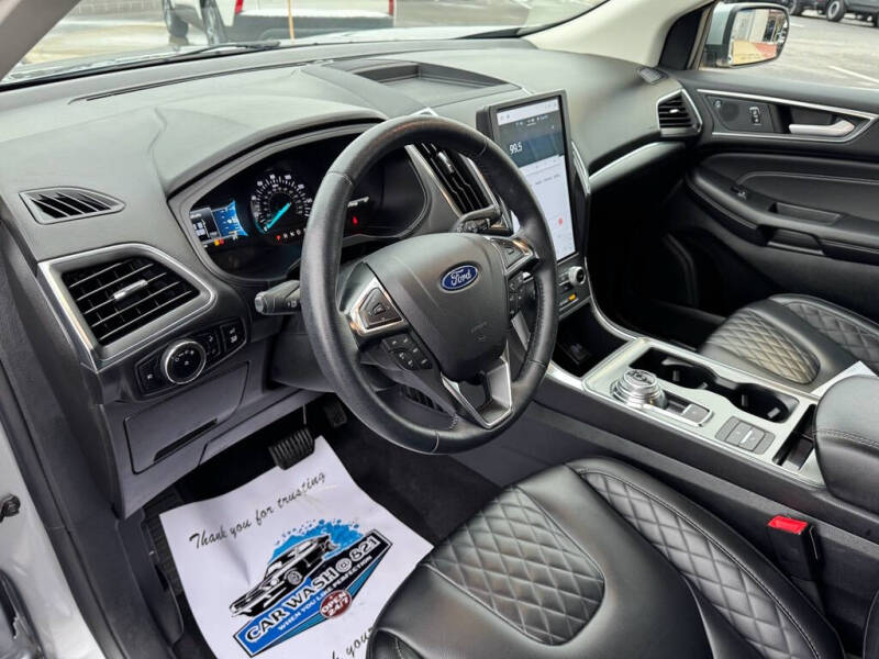 2024 Ford Edge Titanium