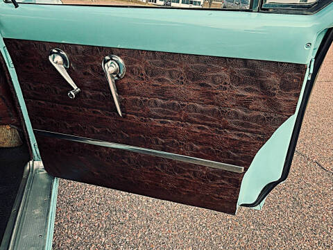 1952 Kaiser TRAVLER