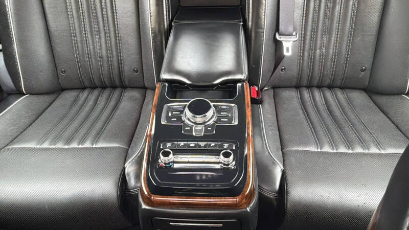 2017 Genesis G90
