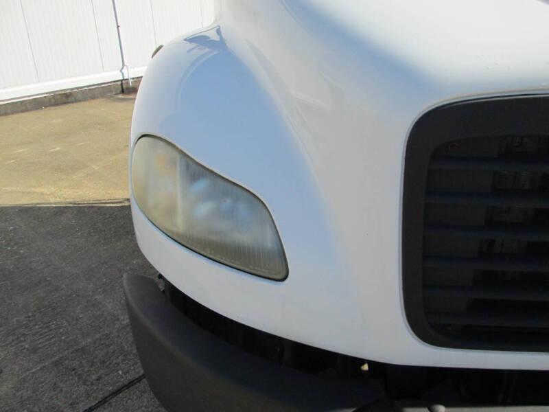 2005 Freightliner Business class M2