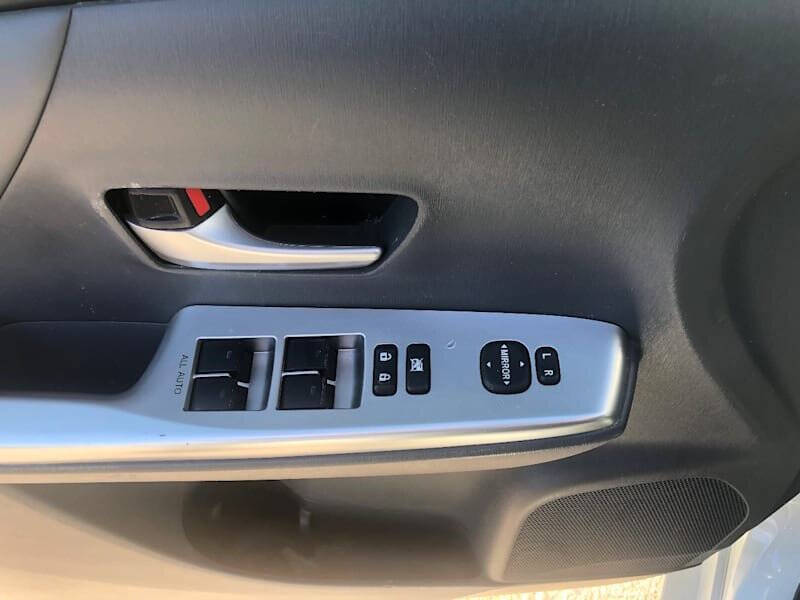 2014 Toyota Prius v Five