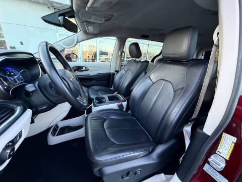 2017 Chrysler Pacifica Touring-L Plus