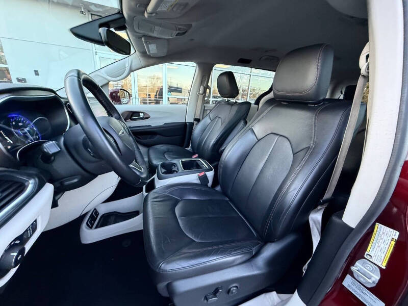 2017 Chrysler Pacifica Touring-L Plus