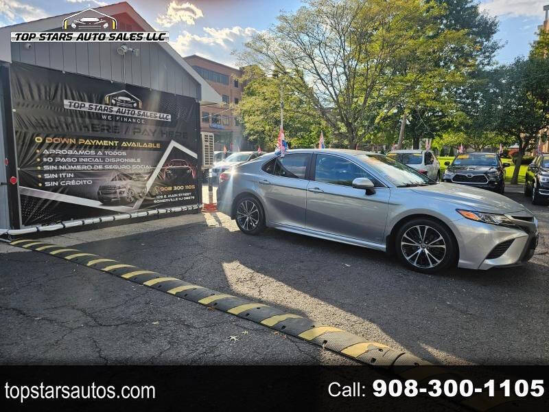 2020 Toyota Camry SE's photo