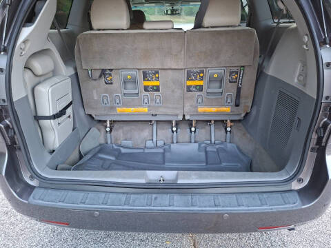 2013 Toyota Sienna XLE 8-Passenger