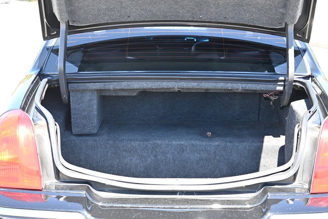 2011 Lincoln Town Car 24