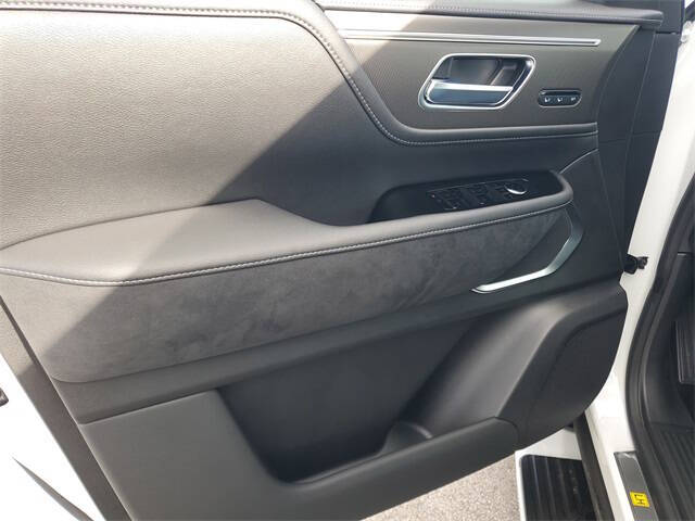 2026 Infiniti QX80 Luxe