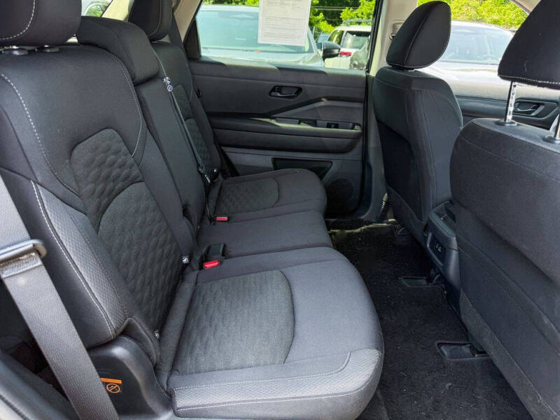 2024 Nissan Pathfinder S