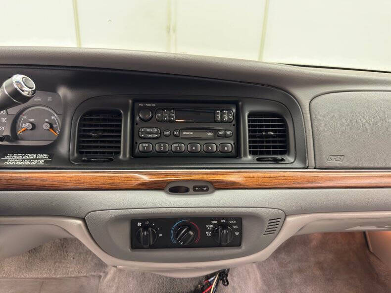 1997 Ford Crown Victoria LX