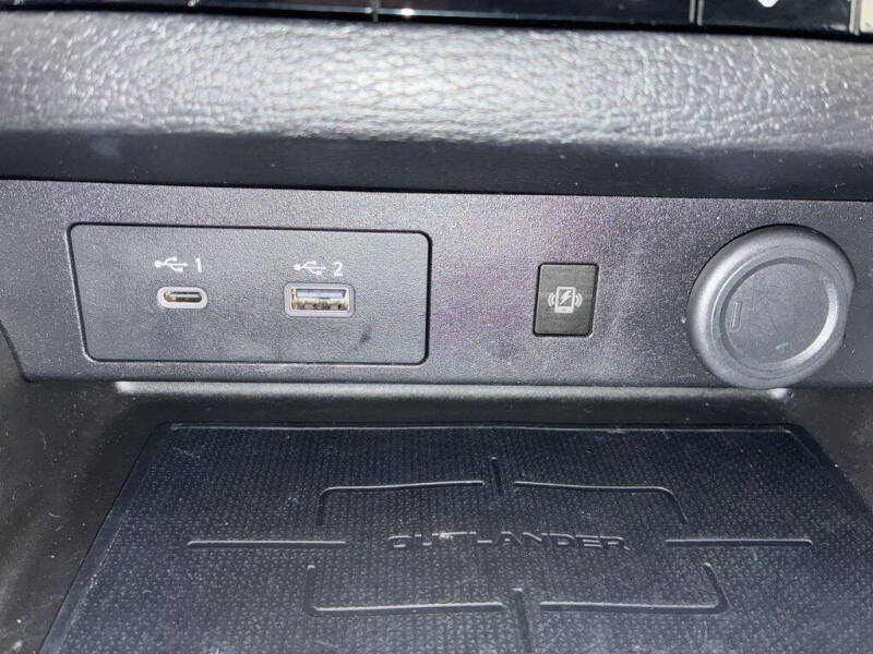 2022 Mitsubishi Outlander SE