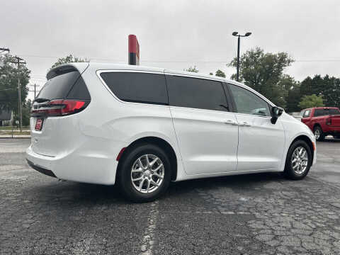 2027 Chrysler Pacifica Select