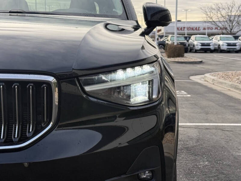 2025 Volvo XC40 B5 Plus Bright Theme