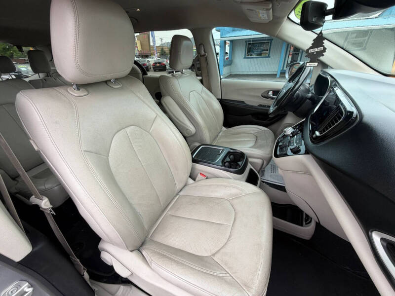 2021 Chrysler Pacifica Touring L