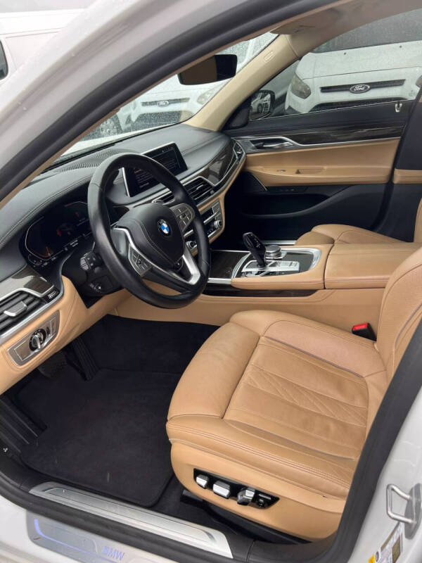 2022 BMW 7 Series 740i