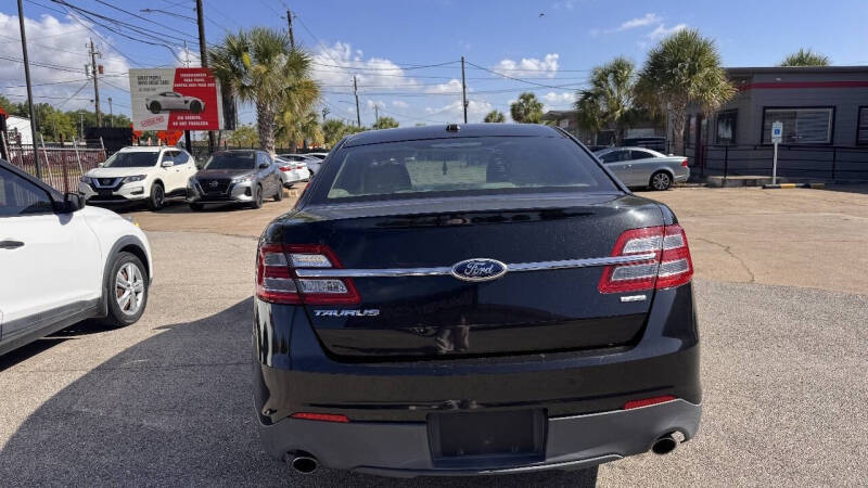 2013 Ford Taurus SE