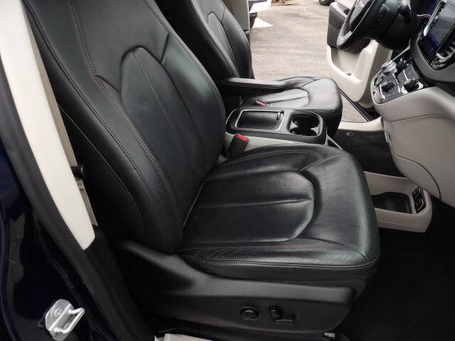 2017 Chrysler Pacifica Touring-L Plus