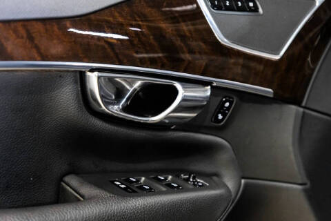 2017 Volvo XC90 T6 Momentum