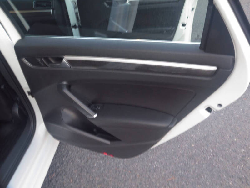 2016 Volkswagen Passat 1.8T SE