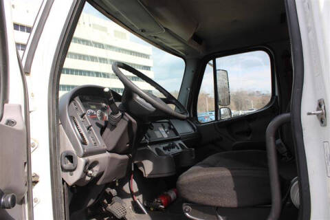 2013 Freightliner M2 106