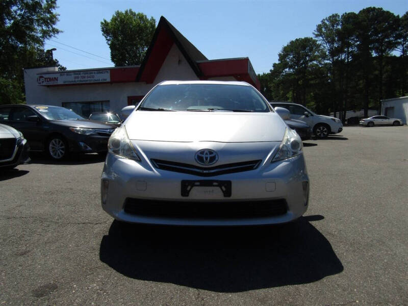 2012 Toyota Prius v Two