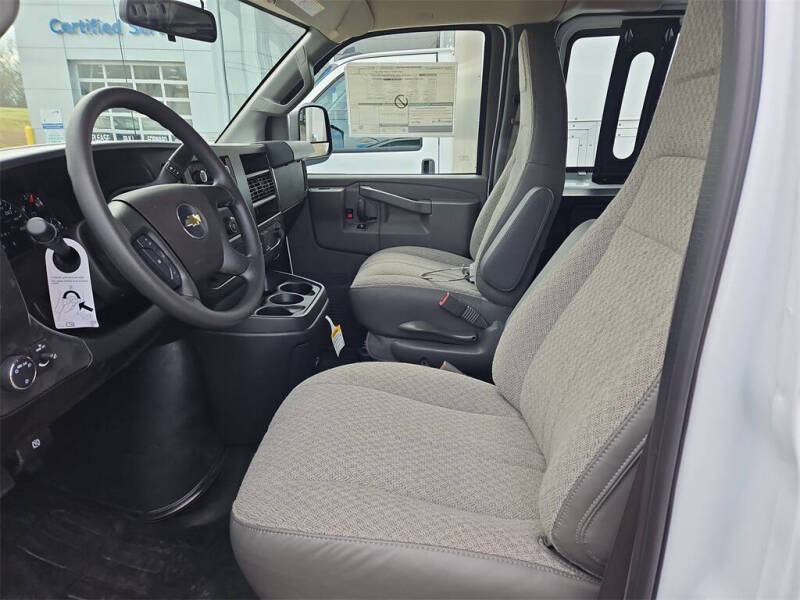 2025 Chevrolet Express 2500