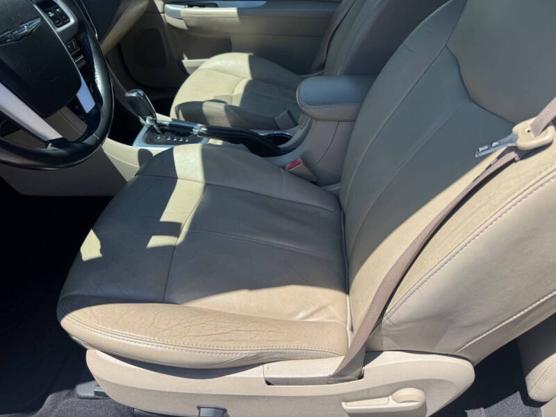 2013 Chrysler 200 Limited