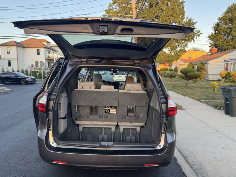 2019 Toyota Sienna LE 8-Passenger