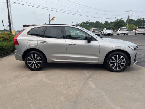 2025 Volvo XC60 B5 Plus Dark Theme