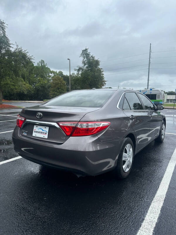 2017 Toyota Camry LE photo 6