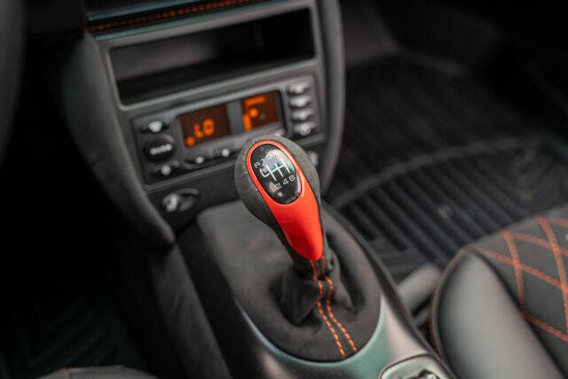 2003 Porsche 911 25