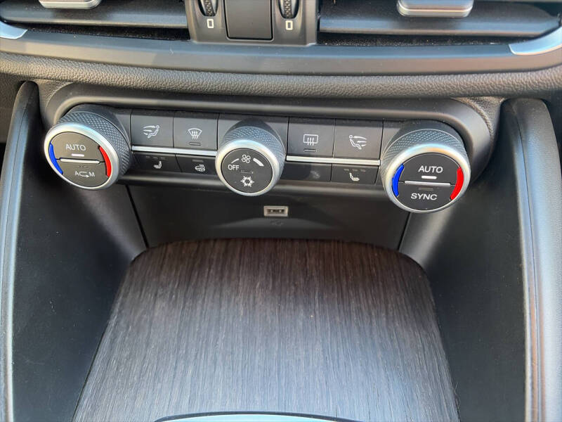 2017 Alfa Romeo Giulia Ti