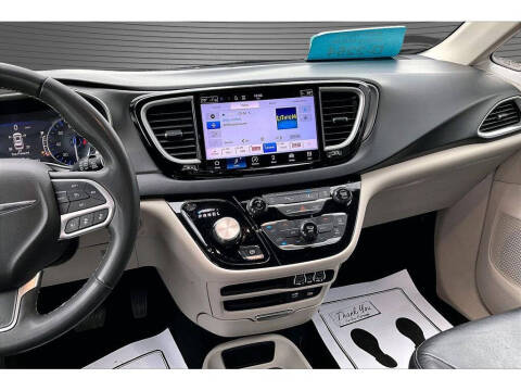 2022 Chrysler Pacifica Touring L