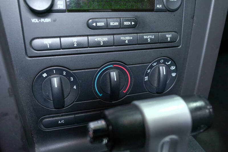 2005 Ford Mustang V6 Premium