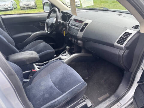 2013 Mitsubishi Outlander ES