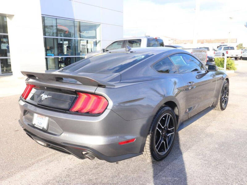 2022 Ford Mustang EcoBoost