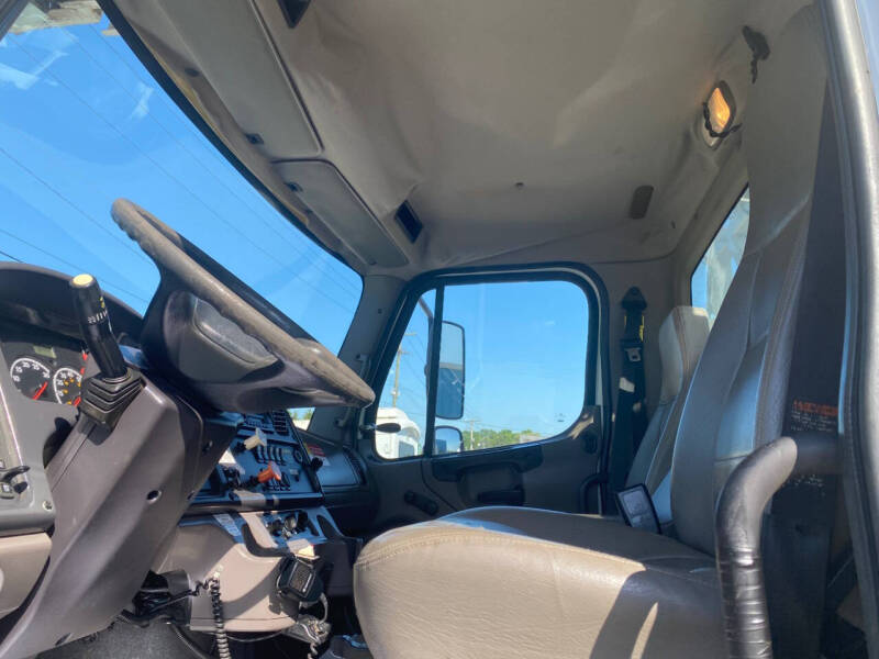 2009 Freightliner M2 106