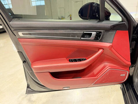 2018 Porsche Panamera 4