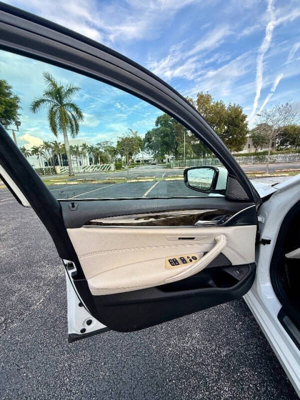 2019 BMW 5 Series 530i