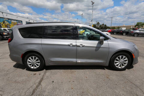 2017 Chrysler Pacifica Touring Plus
