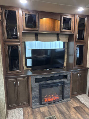 2017 Forest River Sandpiper 389RD