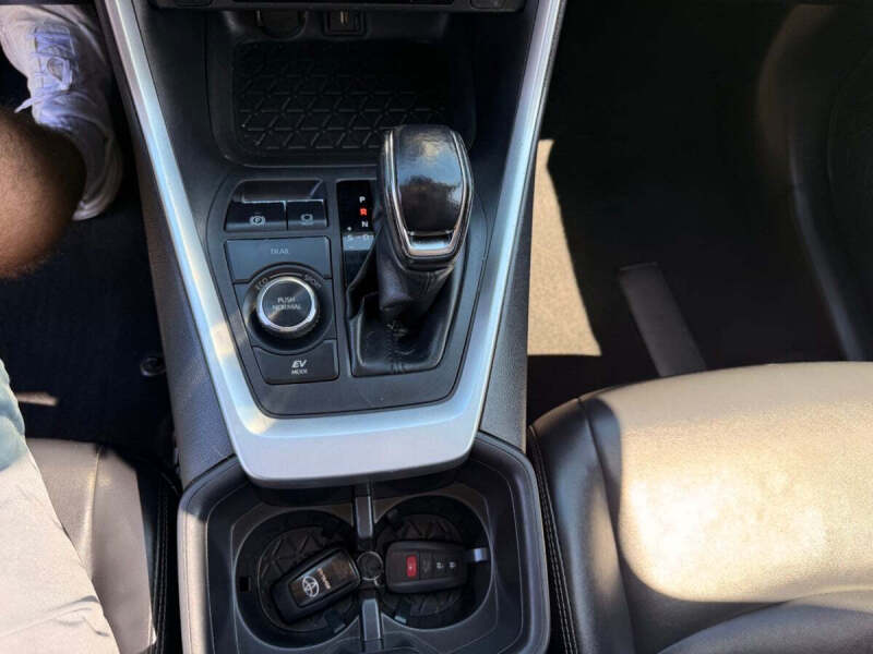 2022 Toyota RAV4 Hybrid XLE Premium