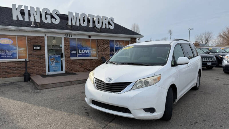 2012 Toyota Sienna LE 8-Passenger