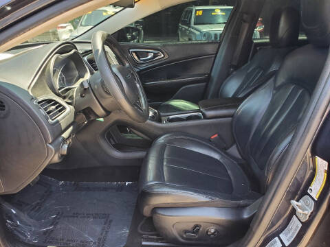 2017 Chrysler 200 Limited