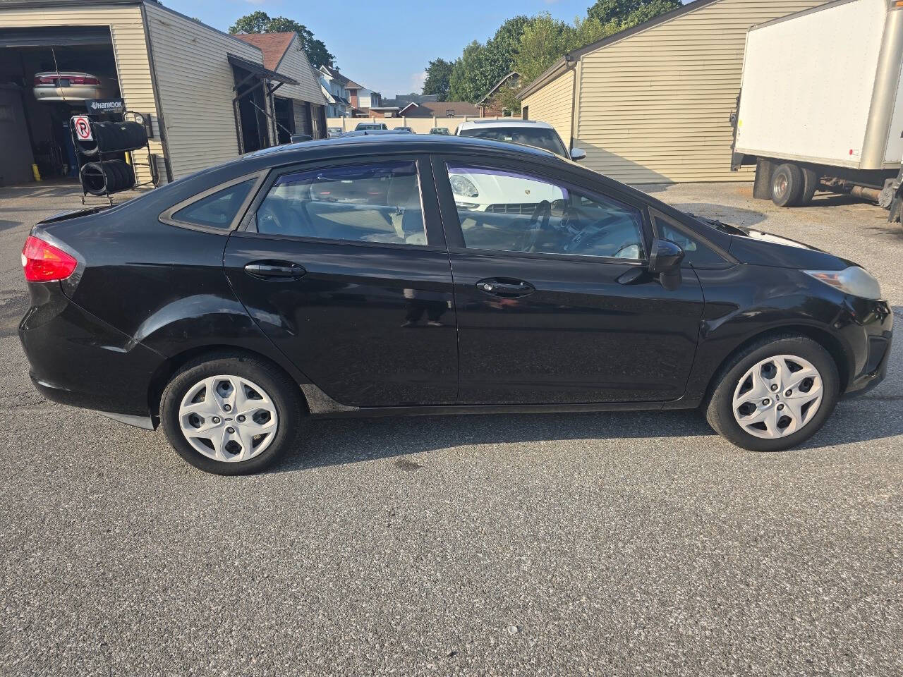 2011 Ford Fiesta for sale at QUEENSGATE AUTO SALES in York, PA