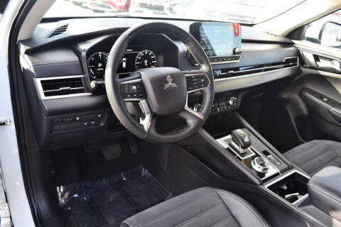 2023 Mitsubishi Outlander PHEV SE