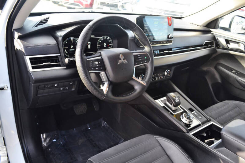 2023 Mitsubishi Outlander PHEV SE