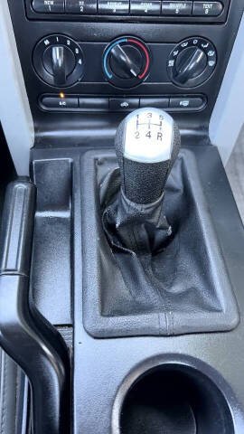 2005 Ford Mustang GT Deluxe