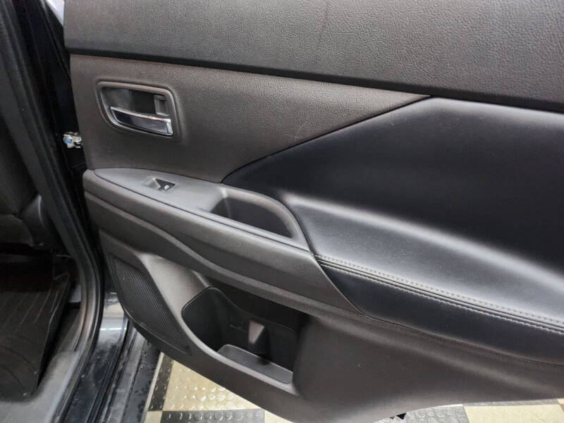 2020 Mitsubishi Outlander SE