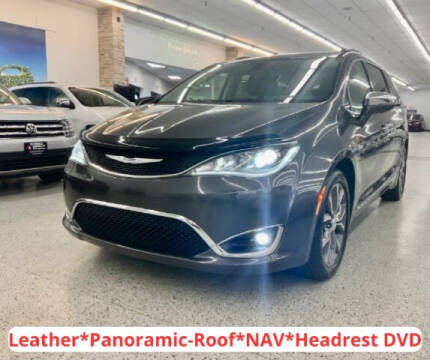 2018 Chrysler Pacifica for sale at Dixie Imports in Fairfield OH